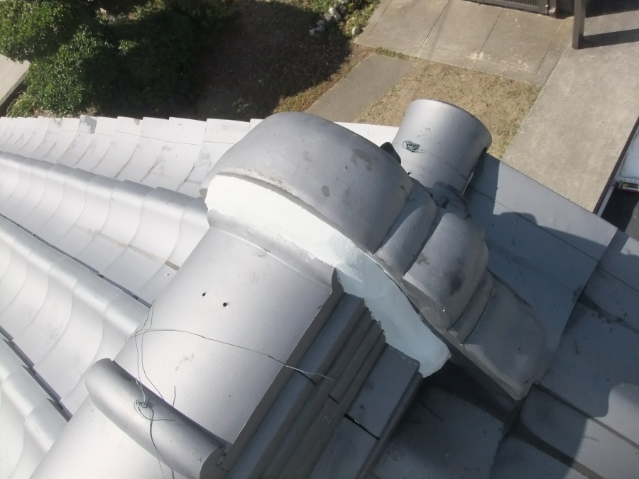 岸和田市の鬼瓦の取り合いの漆喰詰め直し完了