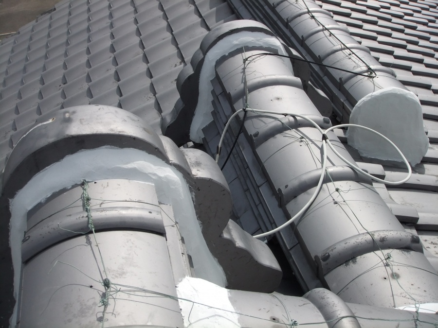 岸和田市の鬼瓦の取り合いの漆喰詰め直し完了