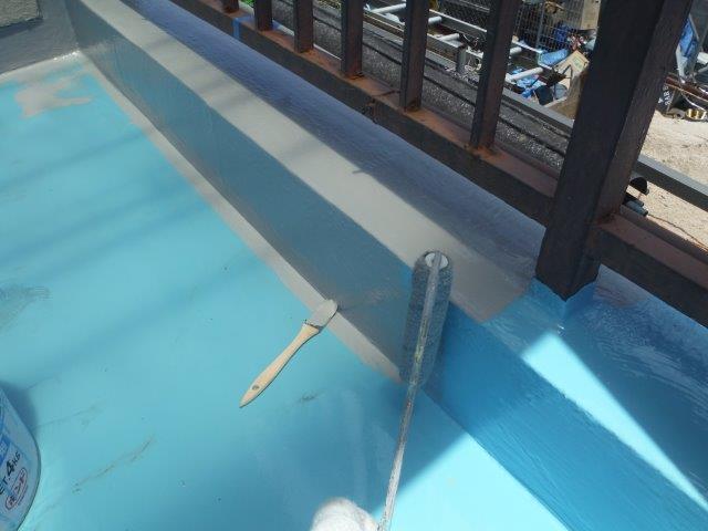 岸和田市のバルコニーにトップコート塗布