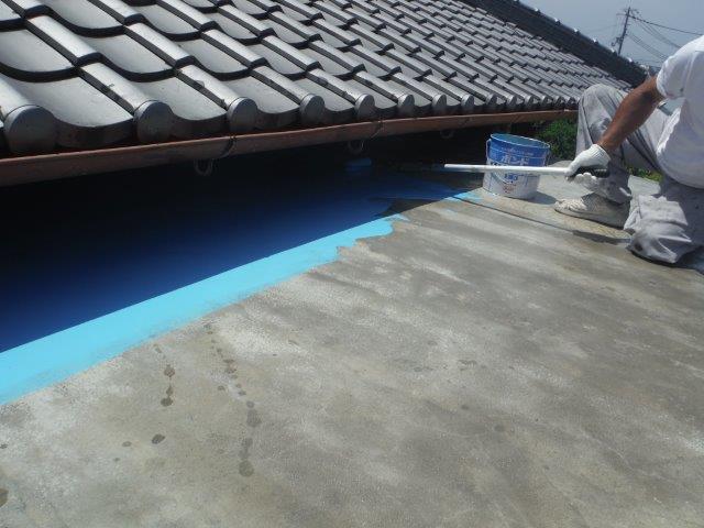 岸和田市包近町の陸屋根にウレタン樹脂塗布