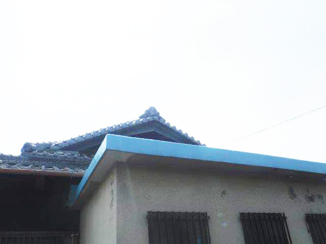 岸和田市包近町の陸屋根の側面にウレタン樹脂塗布