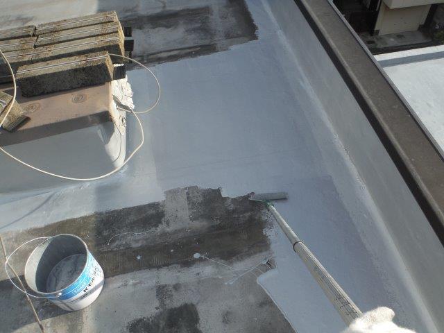 貝塚市の陸屋根に保護塗料塗布