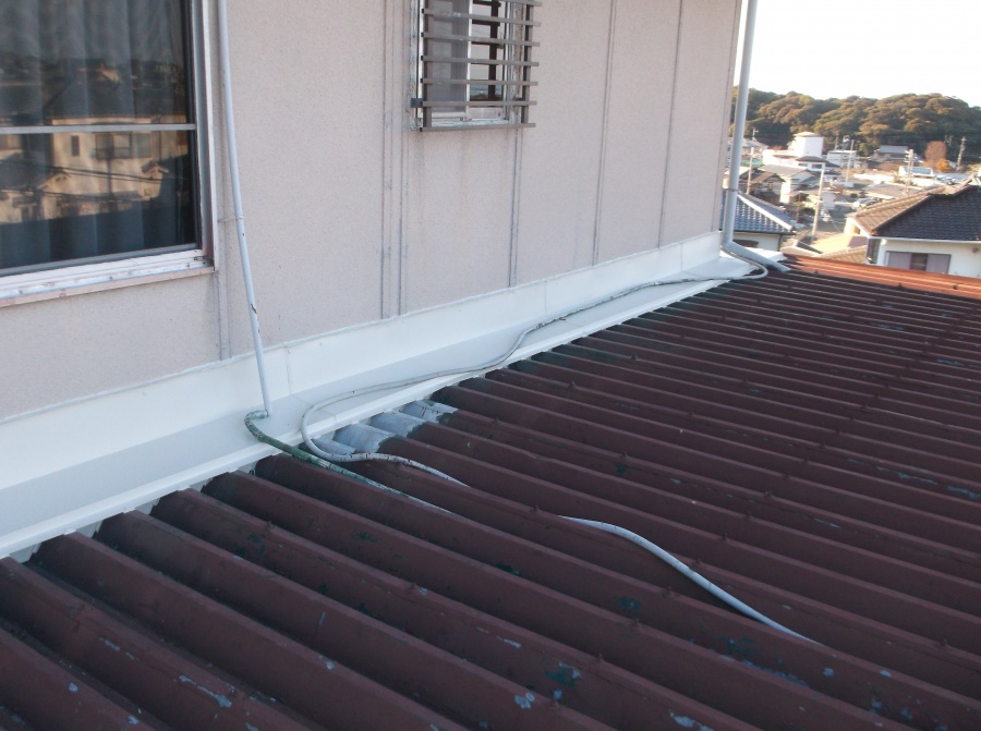 泉南郡岬町の雨漏り修理後の折板屋根