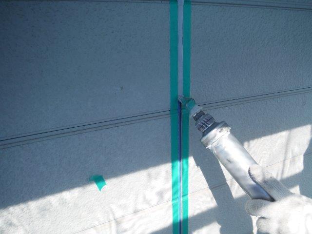 岸和田市下松町の外壁の目地にシーリング充填