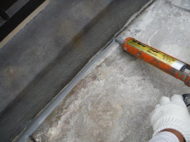 岸和田市土生町でクラックにコーキングを打ちました