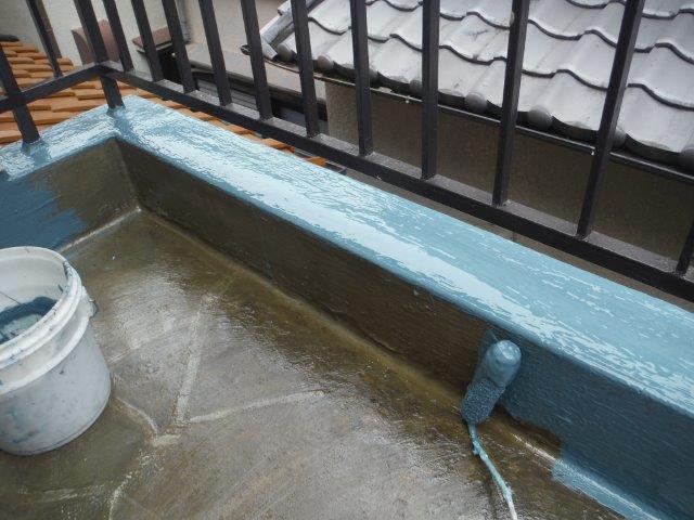 岸和田市土生町のベランダ立ち上がりにウレタン塗膜防水塗布