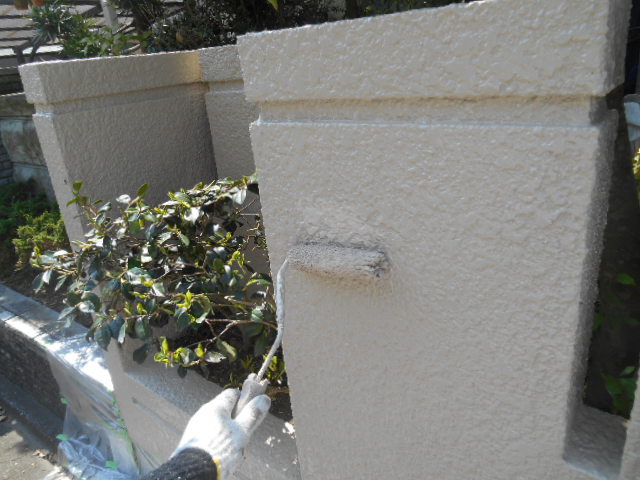 岸和田市天神山町の塀を上塗り塗装