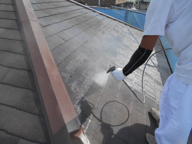 岸和田市西之内町の屋根下塗り・吹付