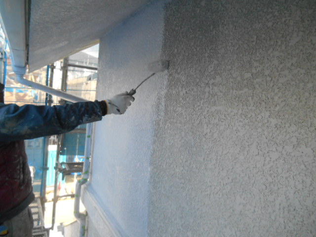 岸和田市岡山町の外壁の下塗り