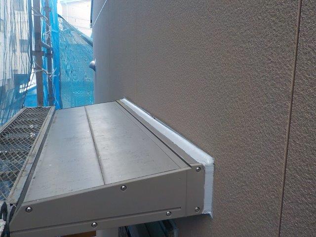 岸和田市の庇の取り合いのシーリング打ち替え完了状況