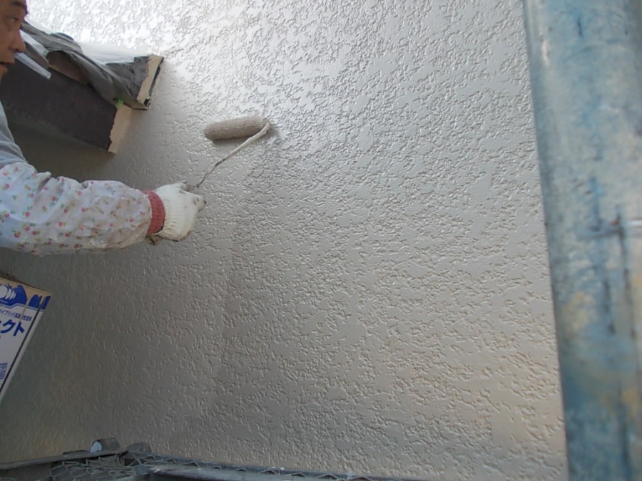 岸和田市天神山町の外壁を上塗り