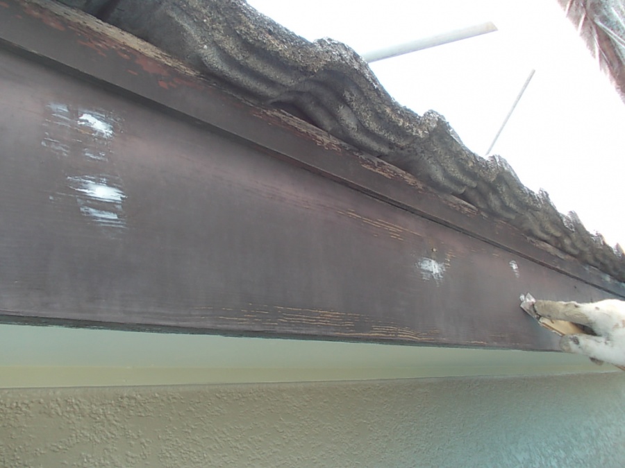 岸和田市天神山町の鼻隠しの釘をパテ埋め