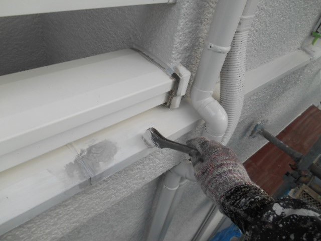 岸和田市岡山町の水切り塗装中