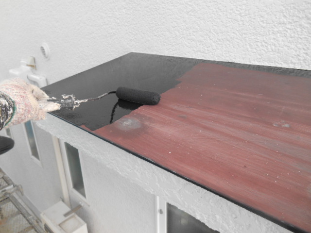 岸和田市岡山町の庇塗装中