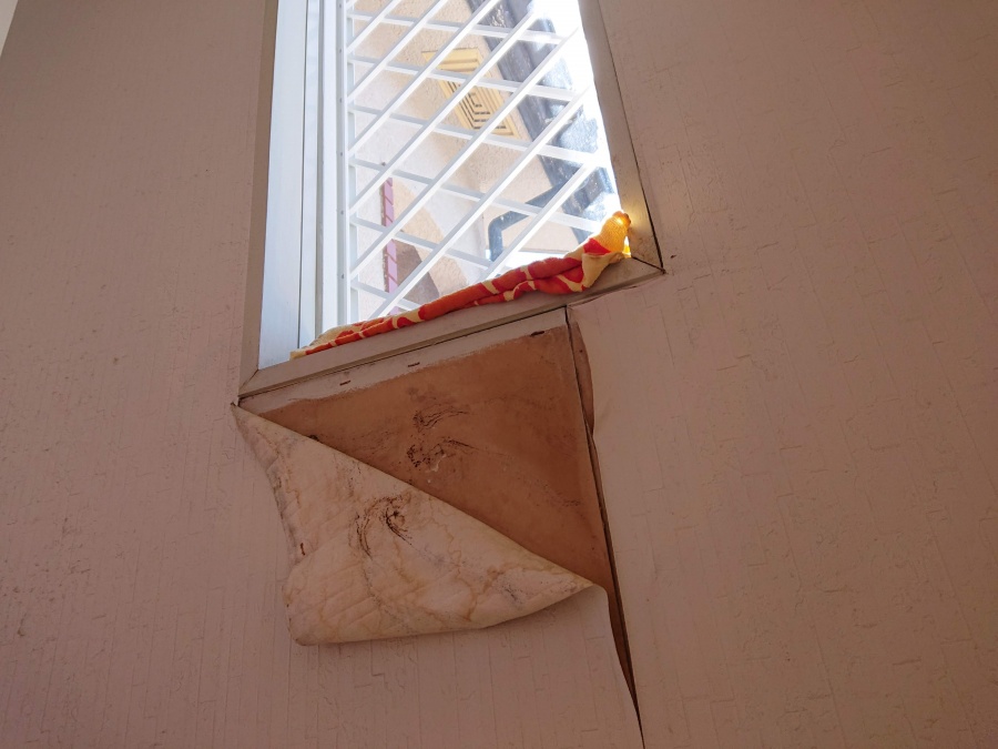 岸和田市の窓からの雨漏り修理のご提案内容