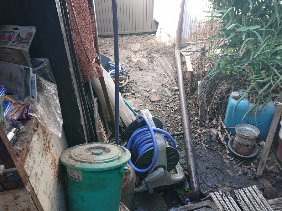 熊取町の竪樋を延長して桝に繋げました