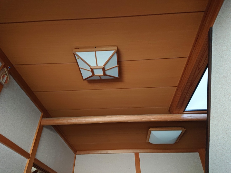 泉大津市の玄関の天井張替え