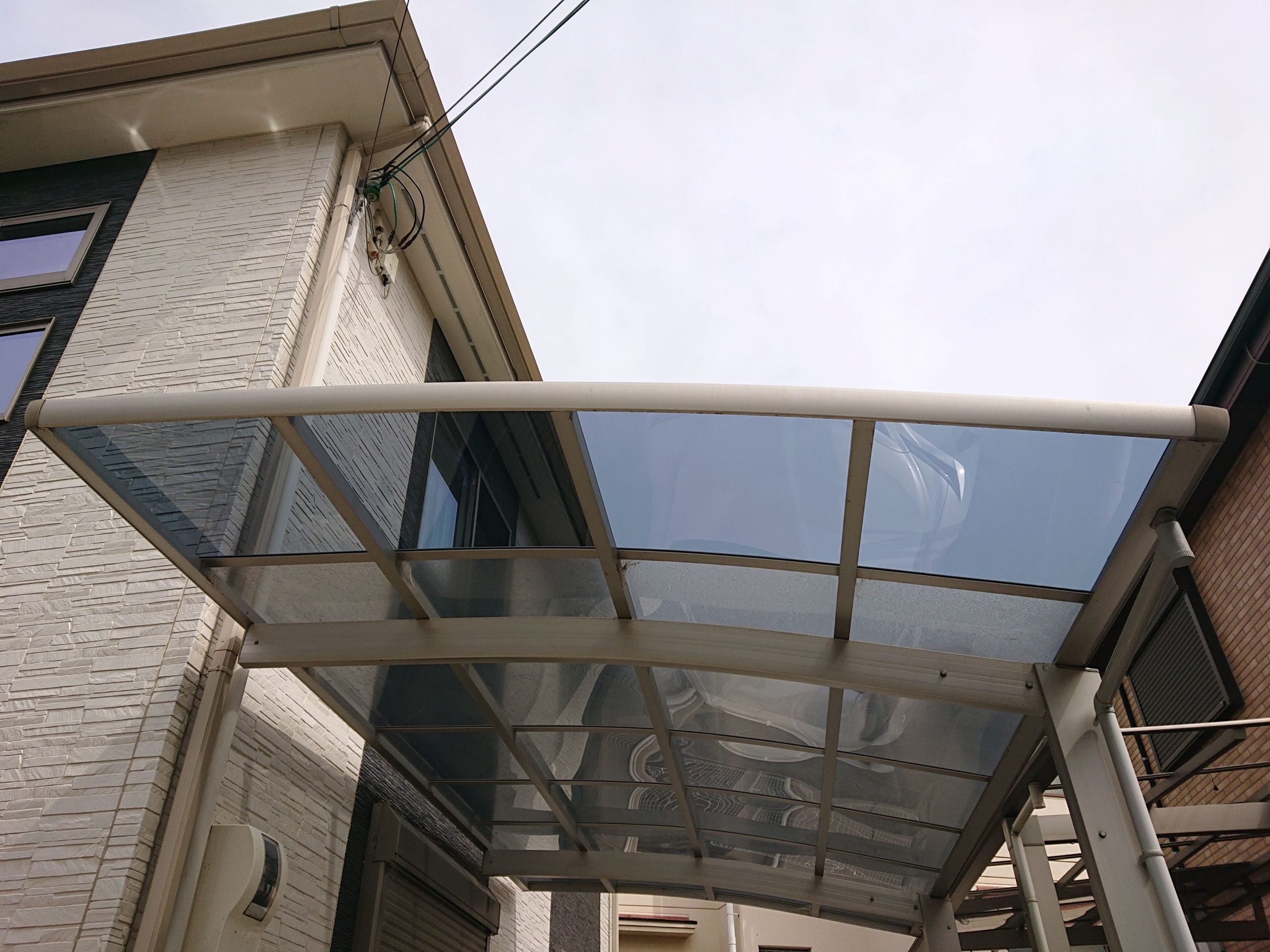 忠岡町のカーポートのパネル取付工事完了