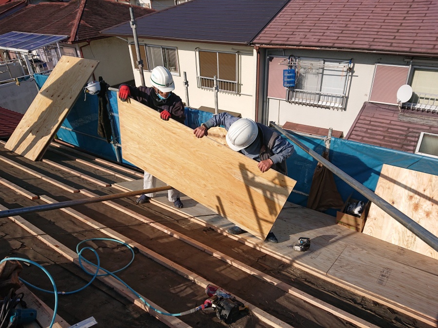 和泉市の屋根の野地板張り