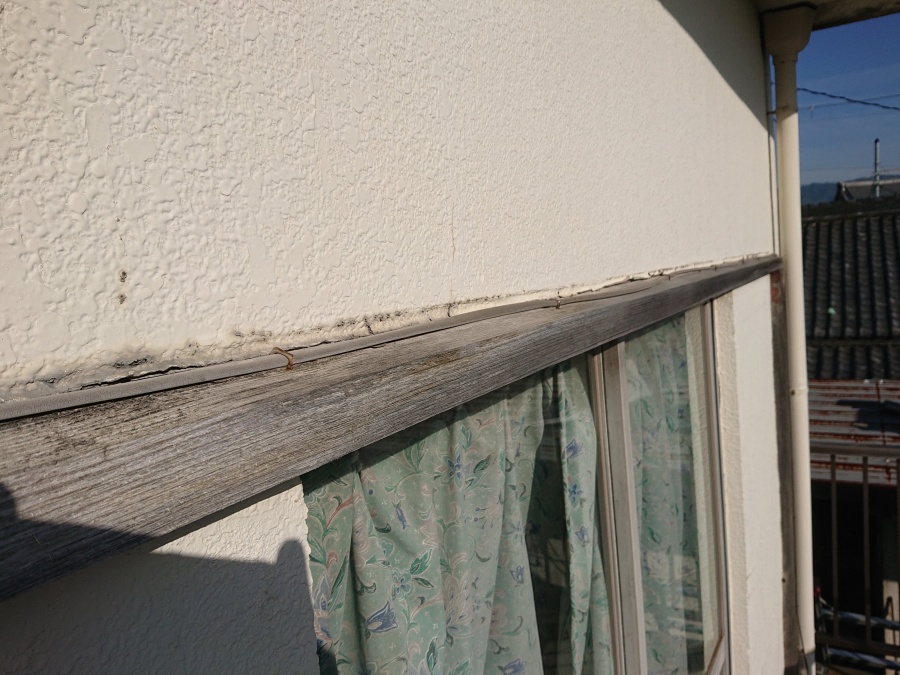 和泉市の窓周りのシーリング打ち替え前