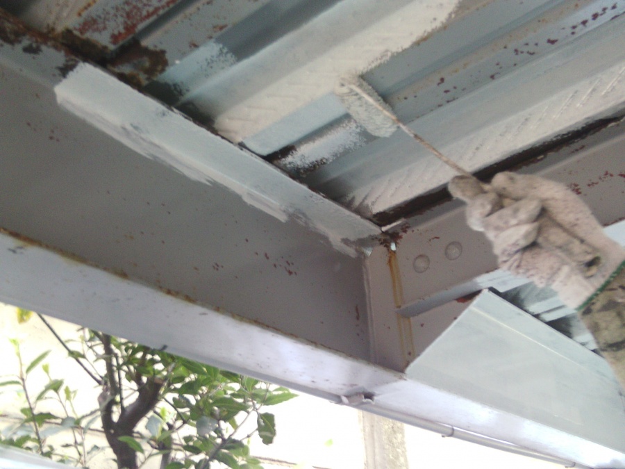 岸和田市春木の鉄骨に錆止め塗料塗布