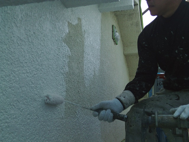 岸和田市吉井町の外壁下塗り