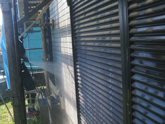 岸和田市尾生町の雨戸もきれいになりました