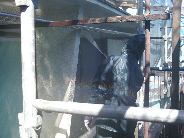 岸和田市吉井町の雨戸も洗浄