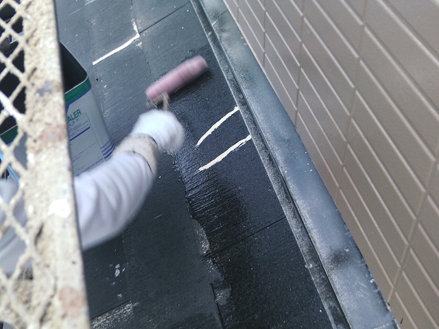 岸和田市尾生町の屋根の下塗り