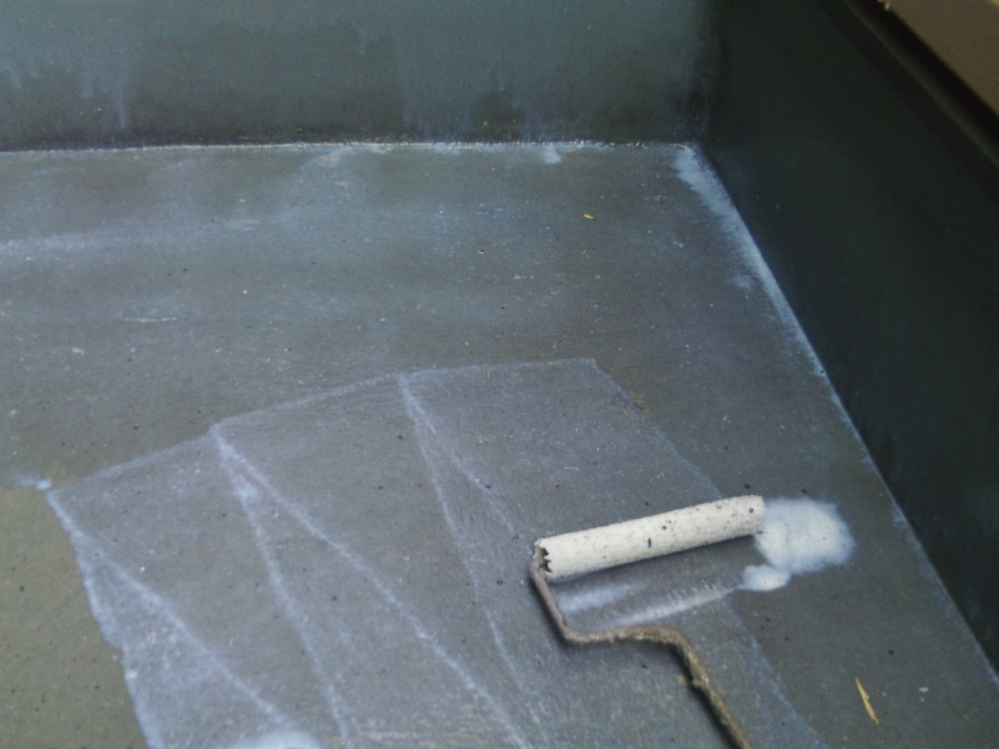 岸和田市尾生町のベランダにプライマー塗布