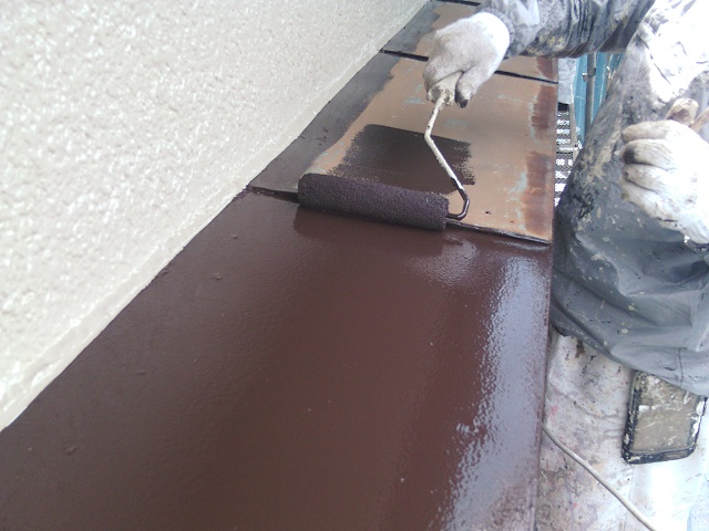 岸和田市吉井町の庇の鉄部塗装