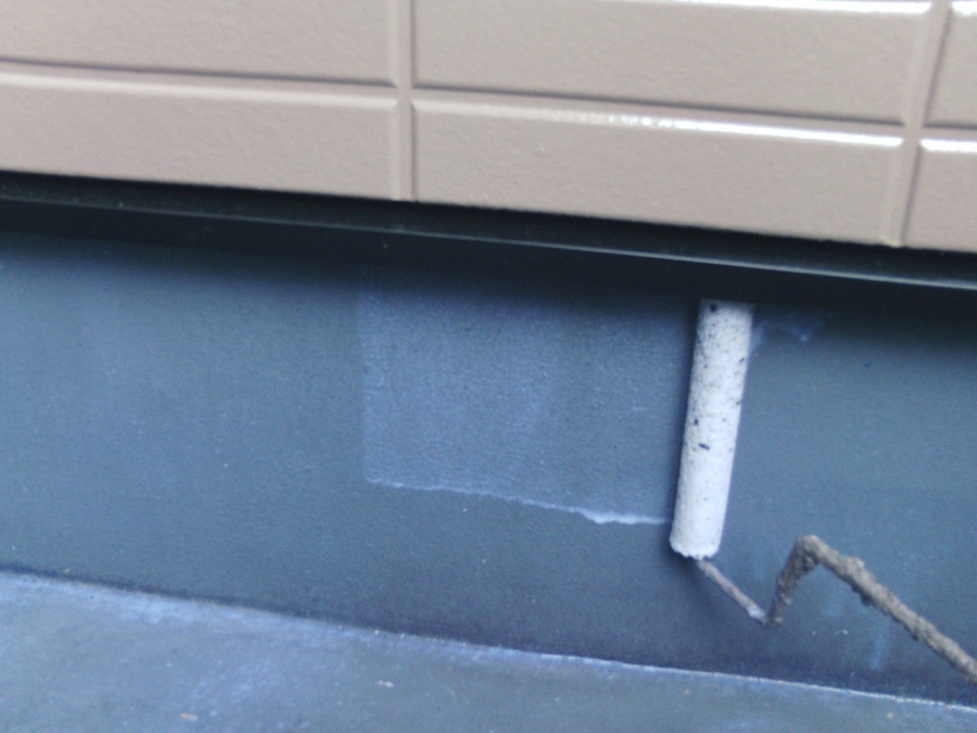 岸和田市尾生町のベランダの立ち上がりにもプライマー塗布