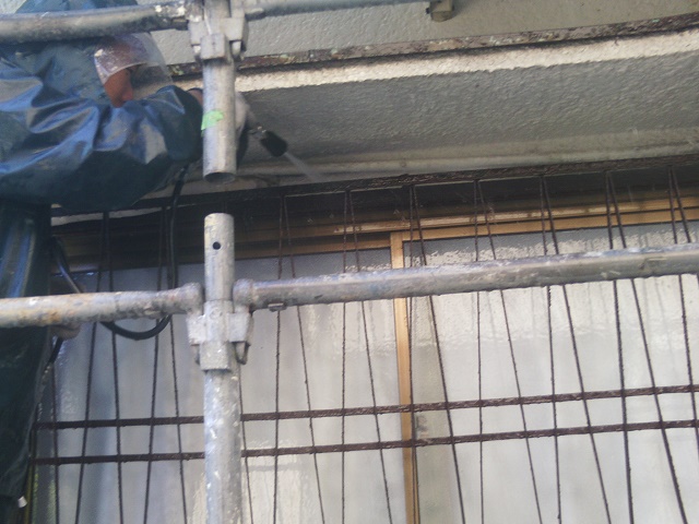 岸和田市吉井町の窓も洗浄