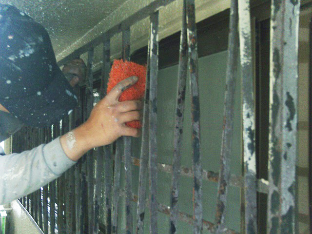 岸和田市吉井町の鉄の面格子ケレン