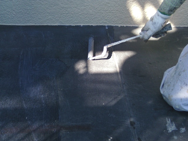 岸和田市吉井町のベランダ下塗り