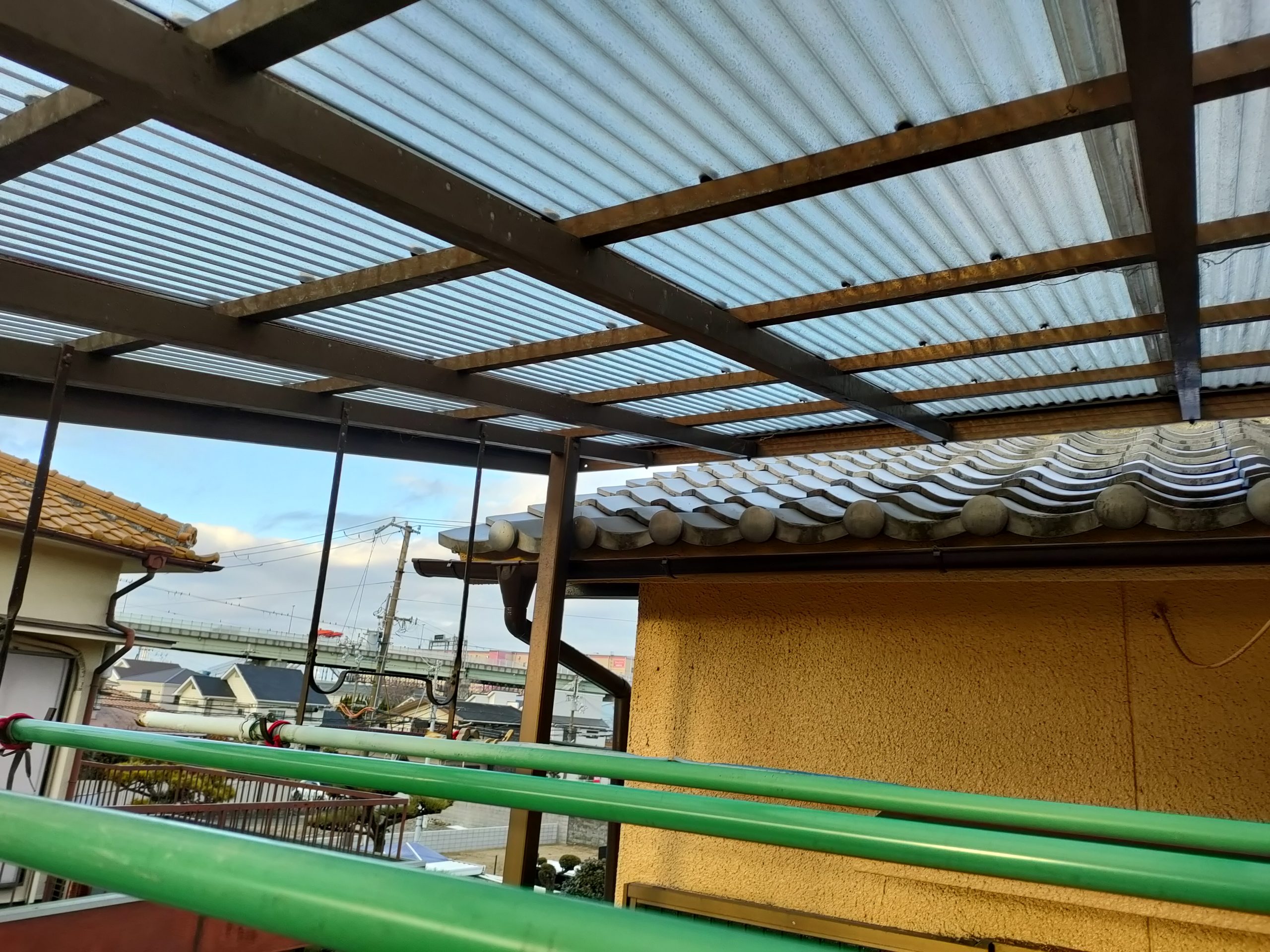 高石市のベランダの波板