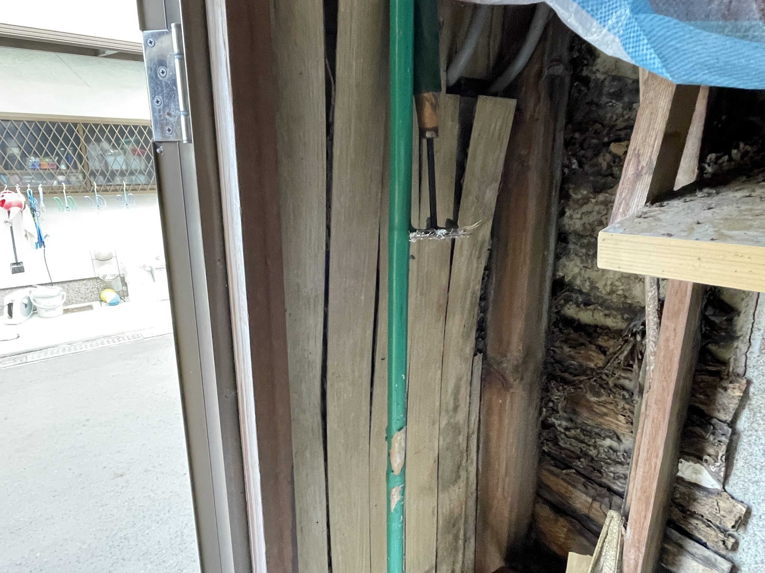 岸和田市のモルタル外壁の下地が腐食