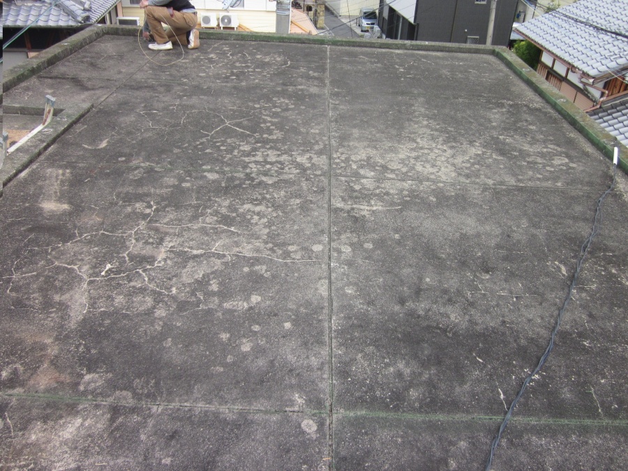 和泉市の防水前の陸屋根