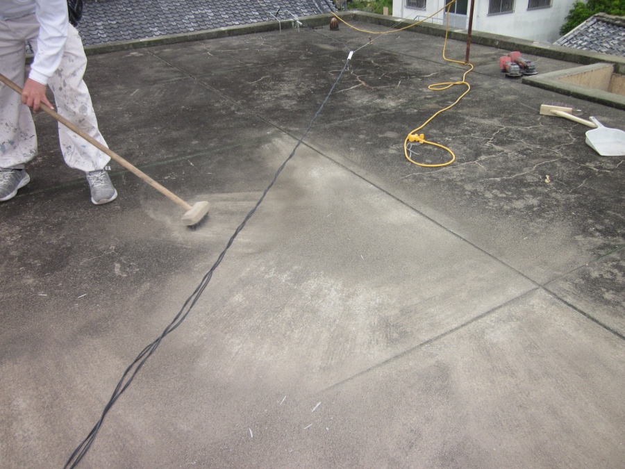 和泉市の陸屋根のケレン