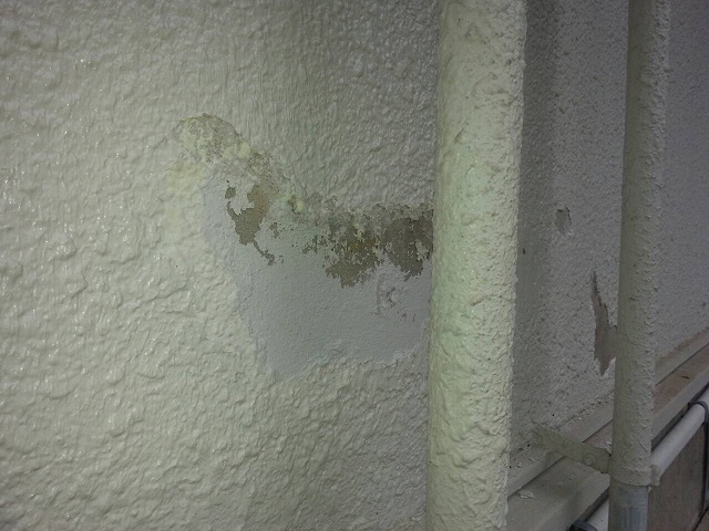 岸和田市天神山町の弱くなった外壁の塗膜