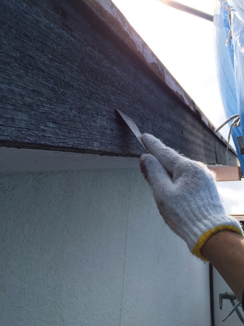 岸和田市摩湯町の屋根の鼻隠しのケレン