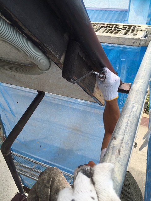 岸和田市摩湯町の破風板塗装