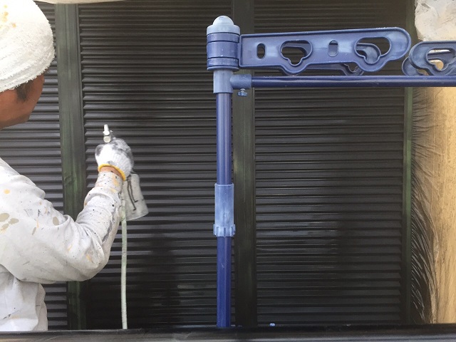 岸和田市八田町の雨戸塗装