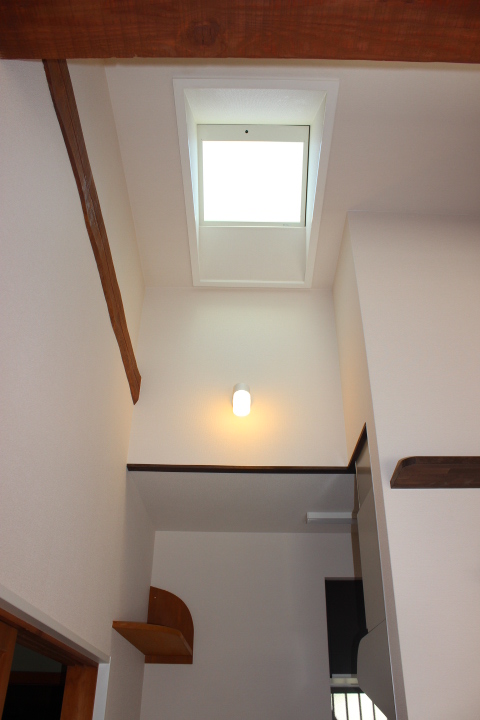 岸和田市内畑の天窓設置で明るくなったキッチン