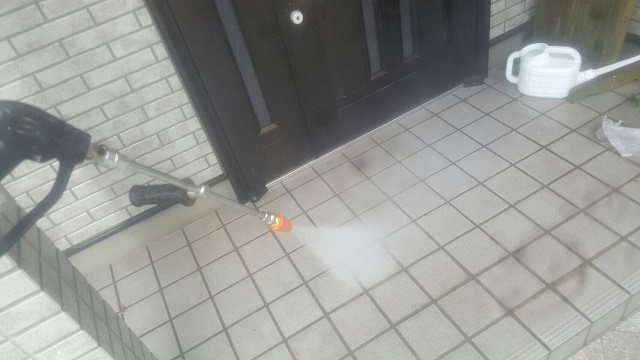 和泉市の玄関アプローチも洗浄