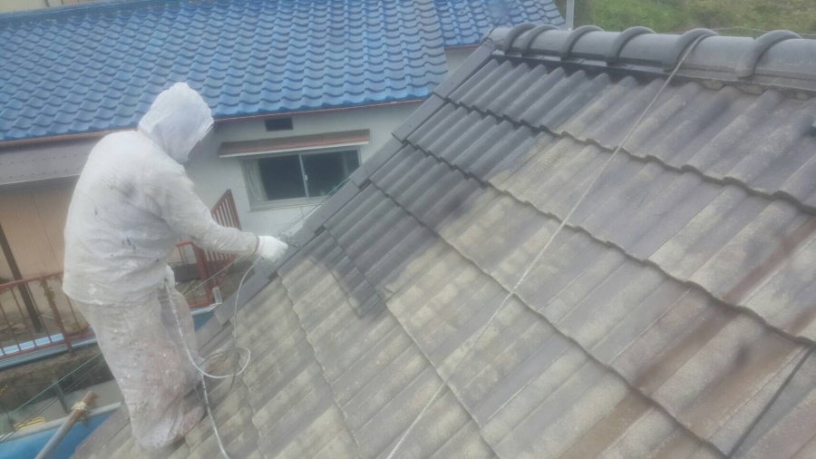 泉南郡岬町のセメント瓦の下塗り