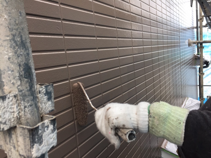 岸和田市尾生町の外壁上塗り中