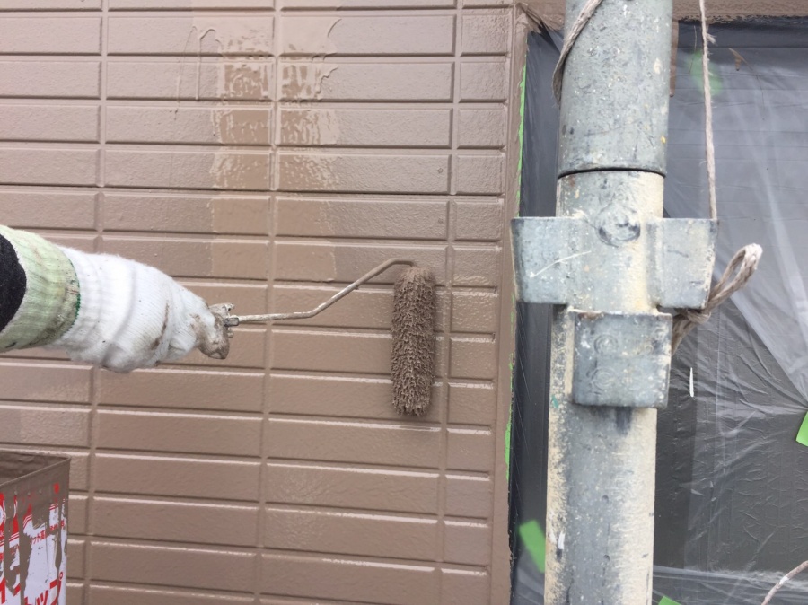 岸和田市尾生町の外壁上塗り中