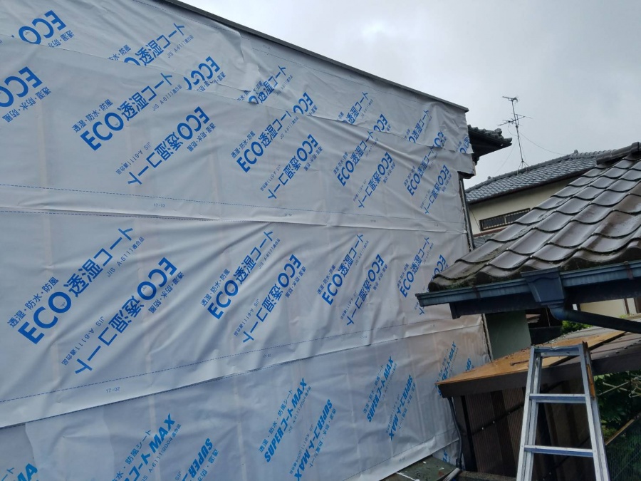 岸和田市上松町の外壁に防水シート施工