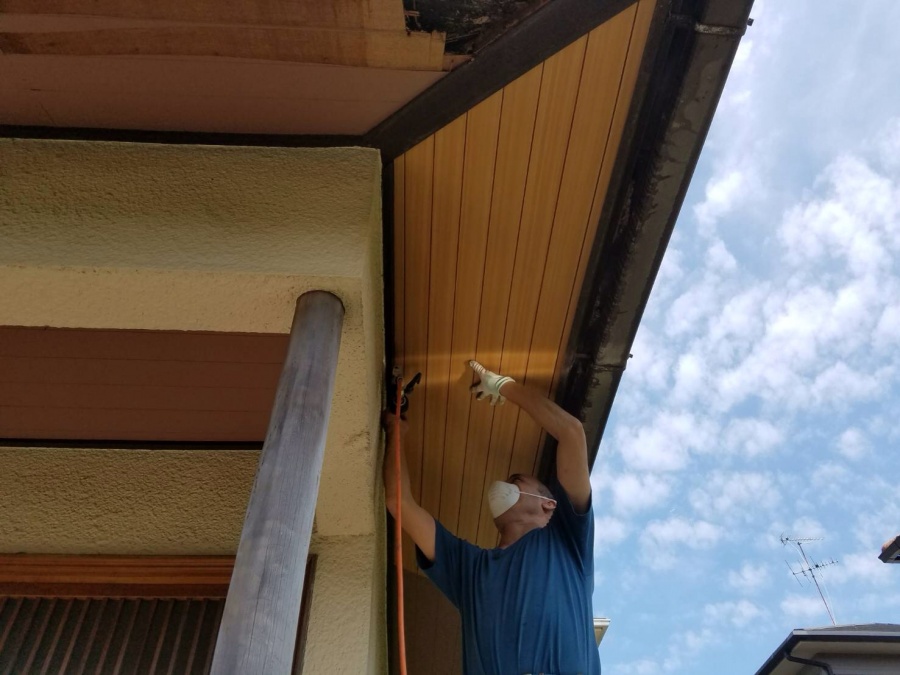 泉南市男里の劣化が激しい軒天井修理工事